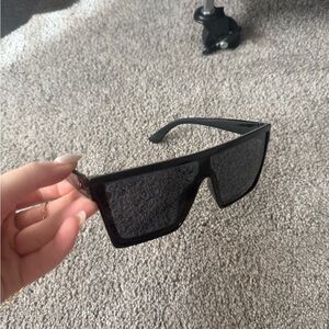 Cute black sunglasses 2 pack